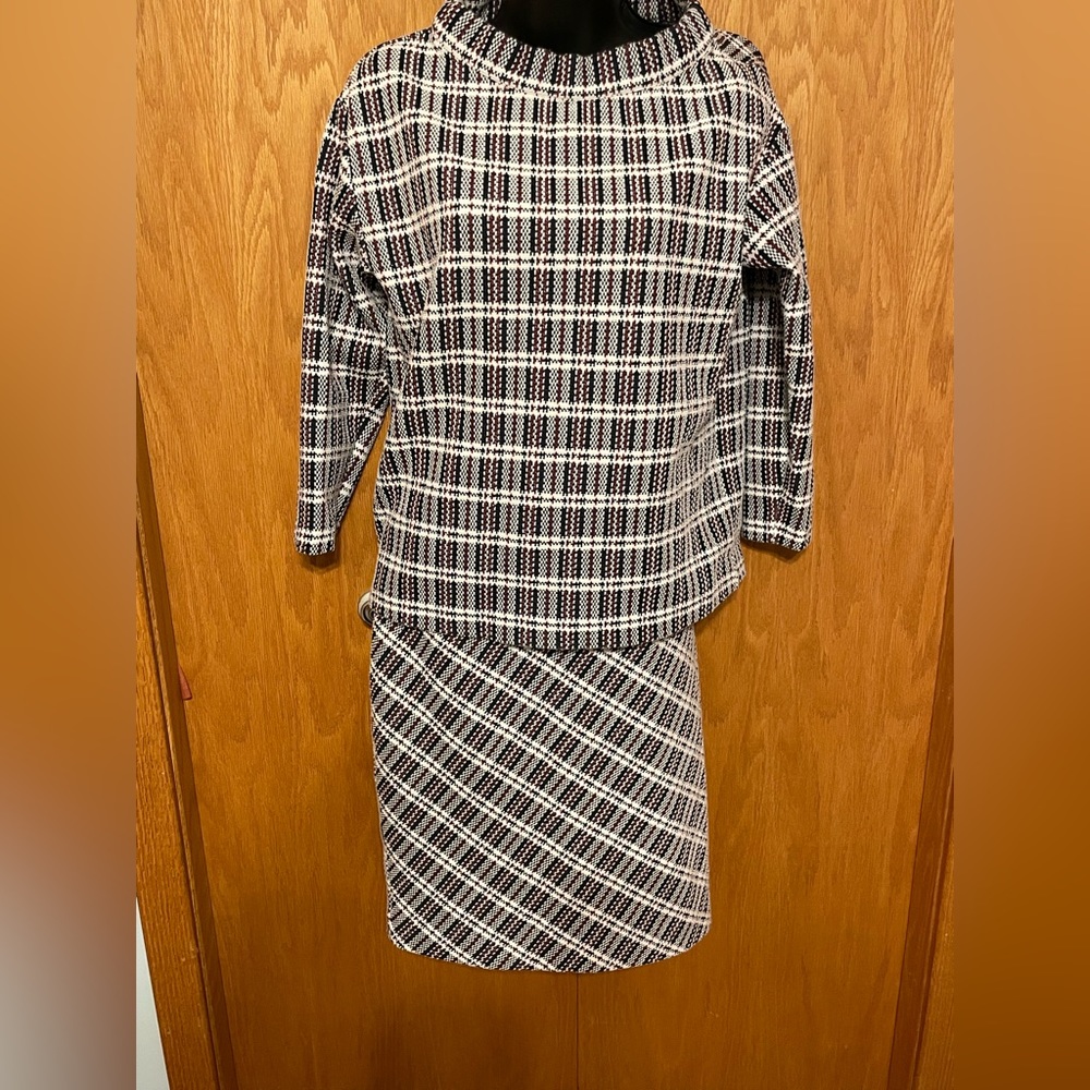 Cozy Ann Taylor plaid skirt suit set, size 4/Small